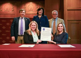 SU, NASA Formalize Partnership for Student Opportunities Through Space Act Agreement