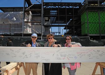 SU Celebrates Guerrieri Academic Commons Construction with Beam Signing