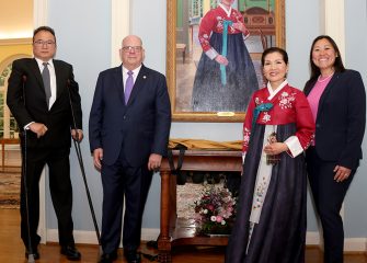 First Lady’s Portrait by SU’s Kim Unveiled