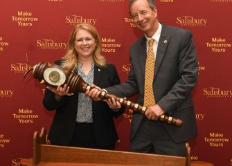 Passing-of-the-Mace Ceremony Celebrates SU Presidential Transition