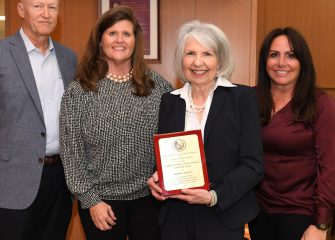Debbie Abbott Earns 2022 SU Perdue School Executive Advisory Council Leadership Award