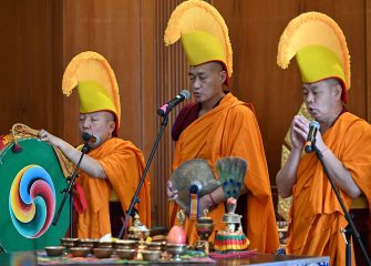 Tibetan Monks of the Deprung Loesling Institute Return to SU