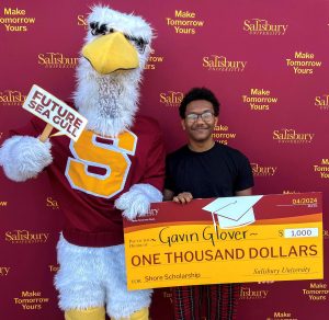 Student with Sammy the Seagull