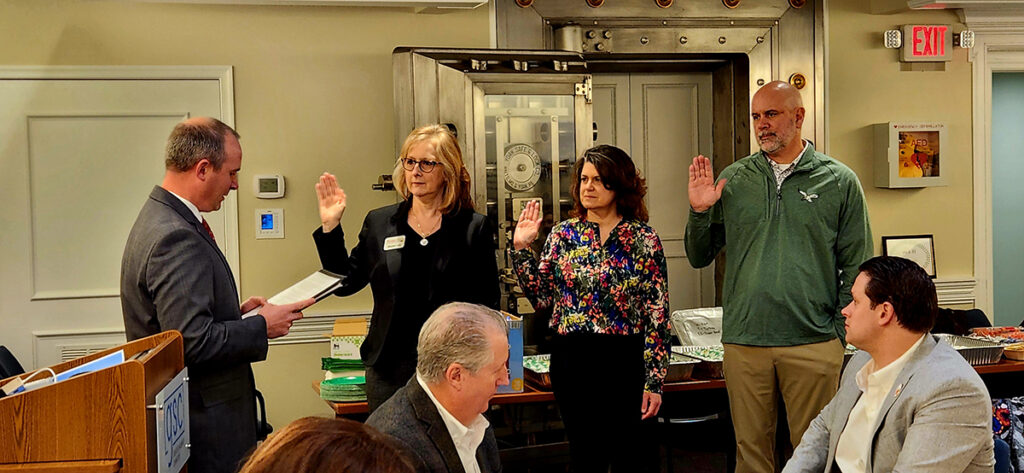 Swearing in new Board of Directors