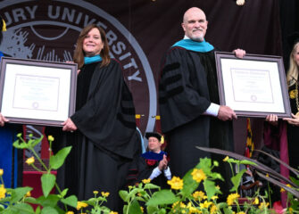 SU lauds alumni Dan and Stacey Quinn with honorary Doctor of Public Service degrees