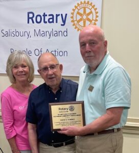 david downes ace parker award recipient picture of 3 people smiling