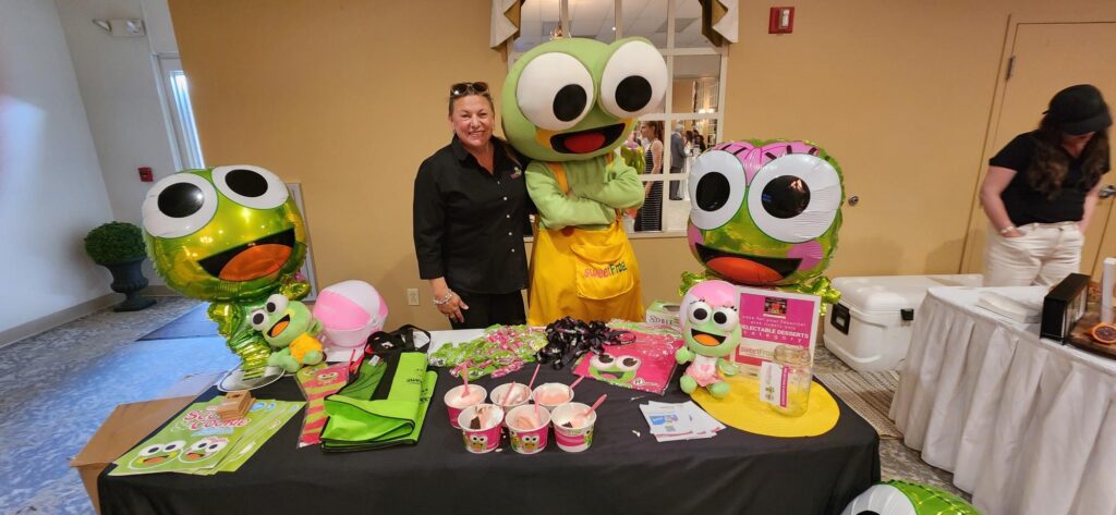 sweetFrog served a delicious Chocolate Covered Strwaberry Cake, Frozen Yogurt,and Acai Bowls