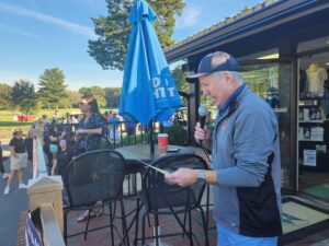 Bill Chambers thanks sponsors and welcome players