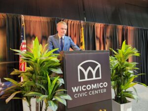 Hunter Landon, WBOC anchor and managing editor, served as master of ceremonies. (1)